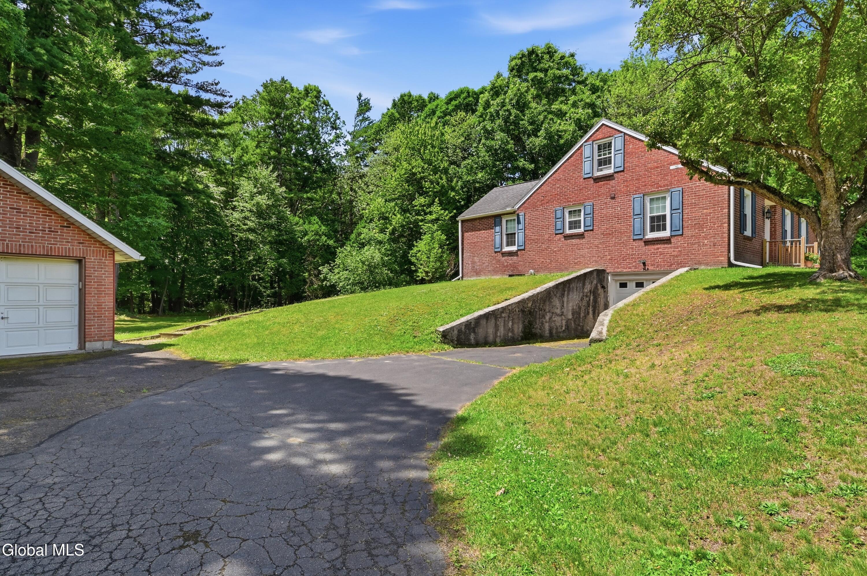287 Thais Road Averill Park NY 12018
