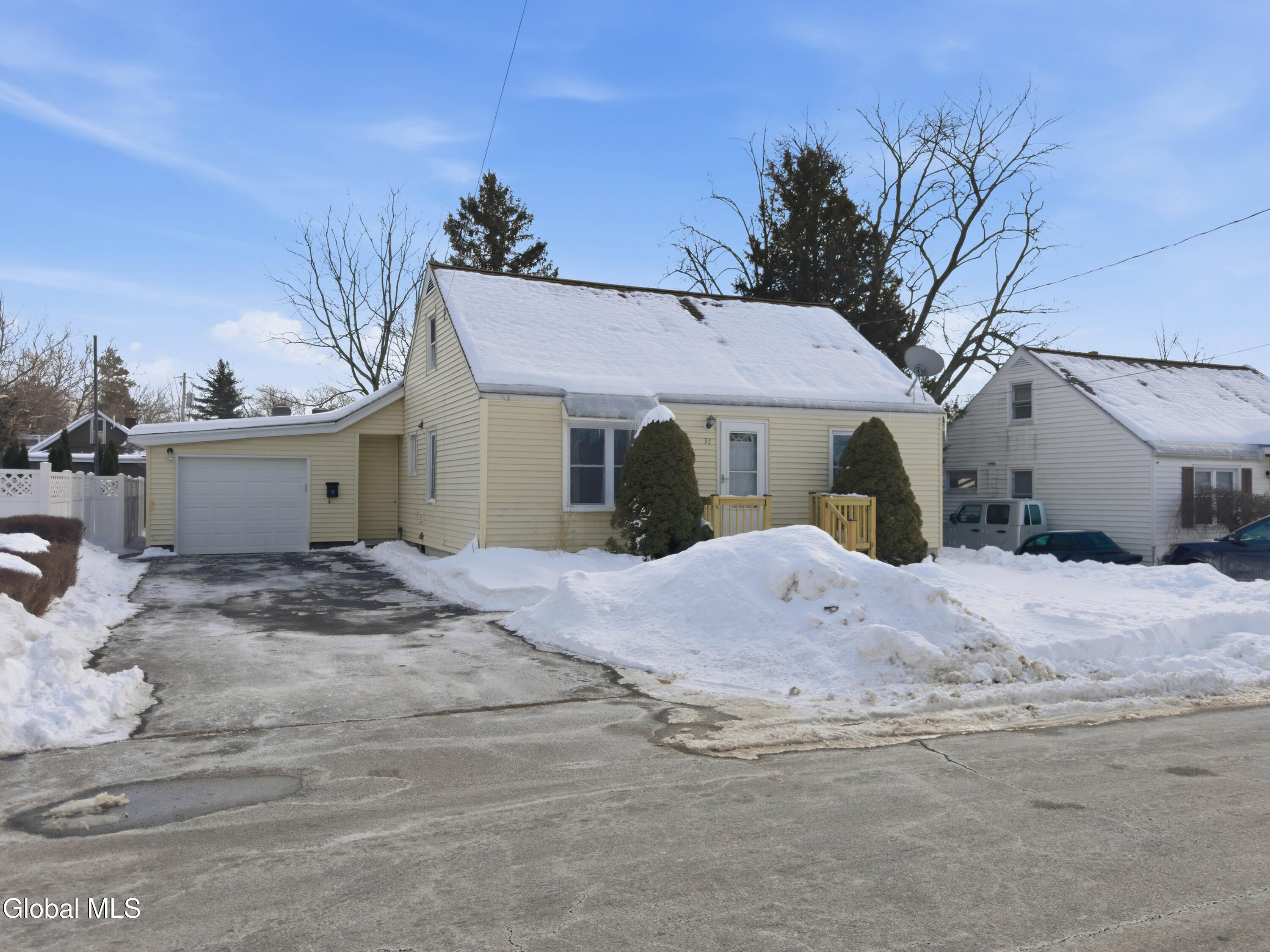 37 Rooney Avenue Albany NY 12205