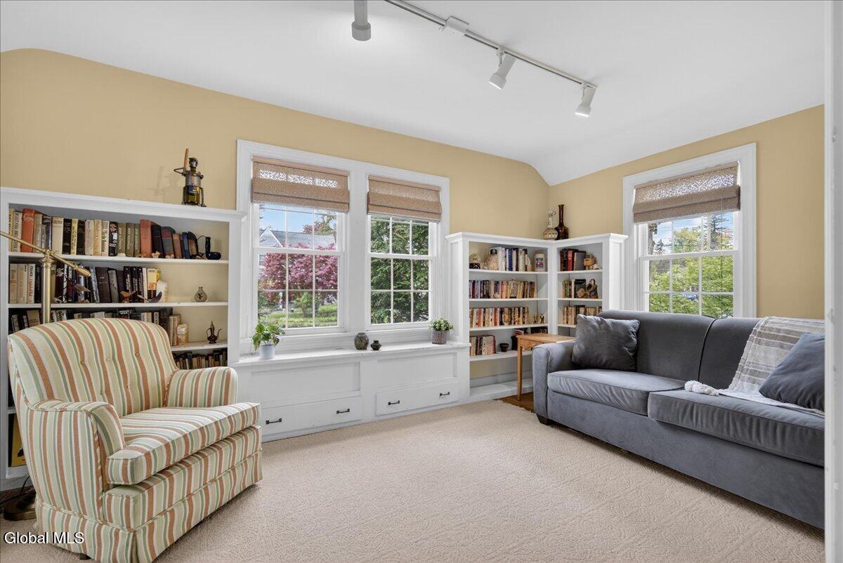 25 Pinedale Avenue Delmar NY 12054