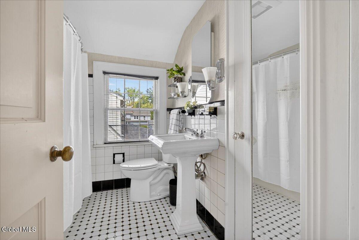 25 Pinedale Avenue Delmar NY 12054