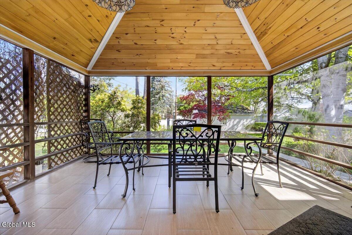 33 Washington Road Scotia NY 12302
