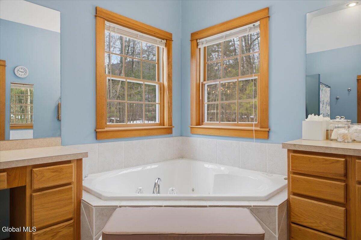 18 Founders Way Queensbury NY 12804