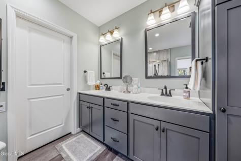 22 Weisenborn Road Feura Bush NY 12067