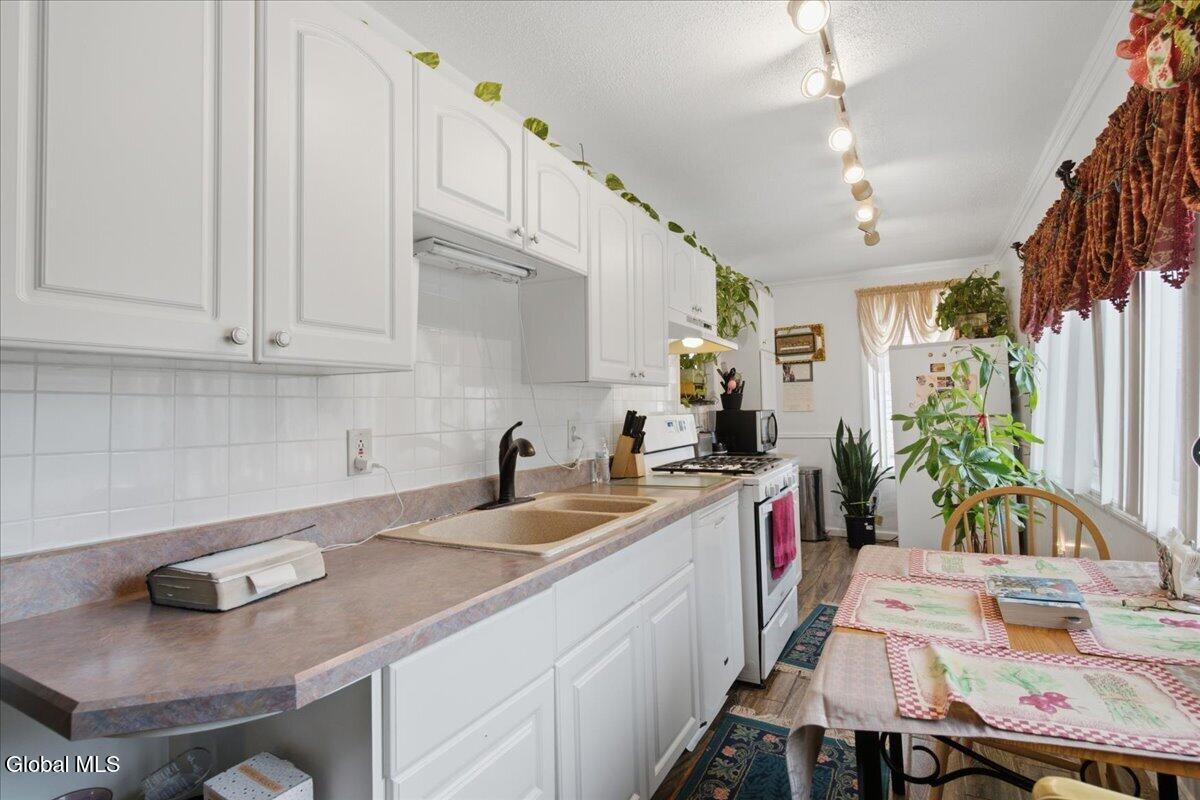 7 Stevenson Street Schenectady NY 12308