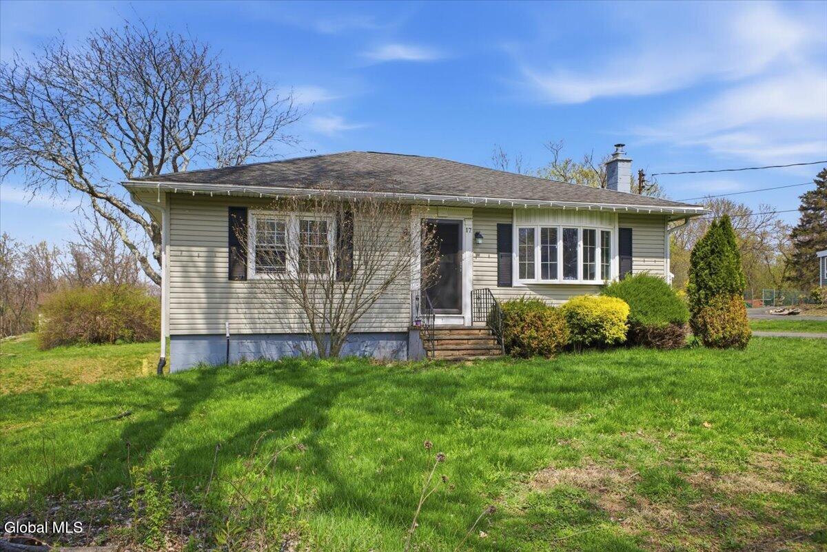 17 Doty Avenue Melrose NY 12121