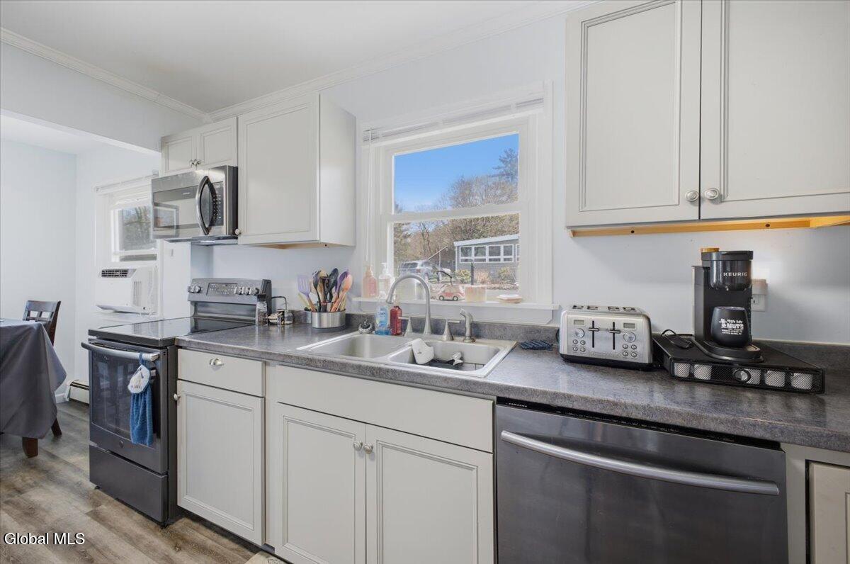 17 Doty Avenue Melrose NY 12121