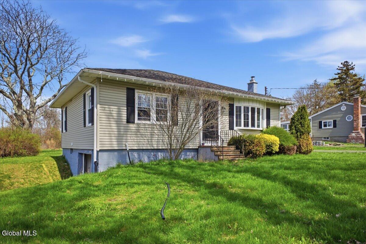 17 Doty Avenue Melrose NY 12121