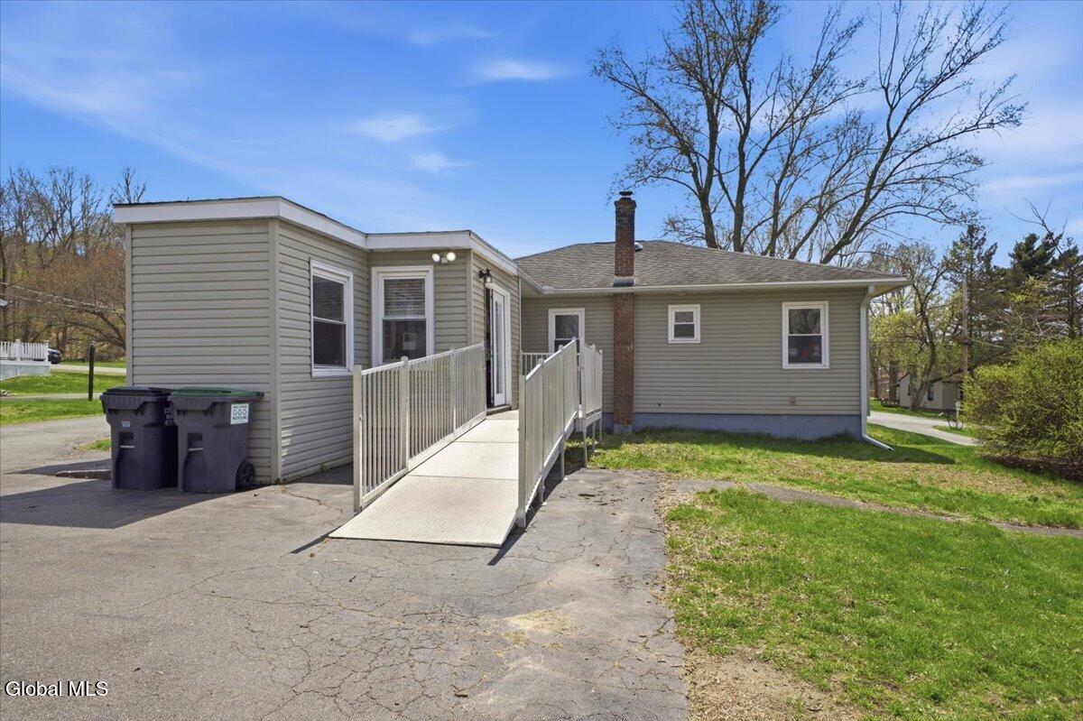 17 Doty Avenue Melrose NY 12121