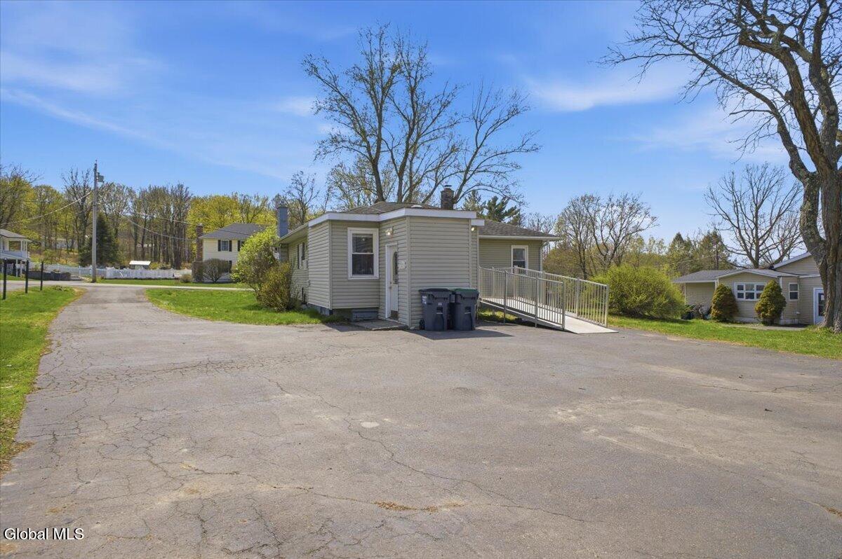 17 Doty Avenue Melrose NY 12121