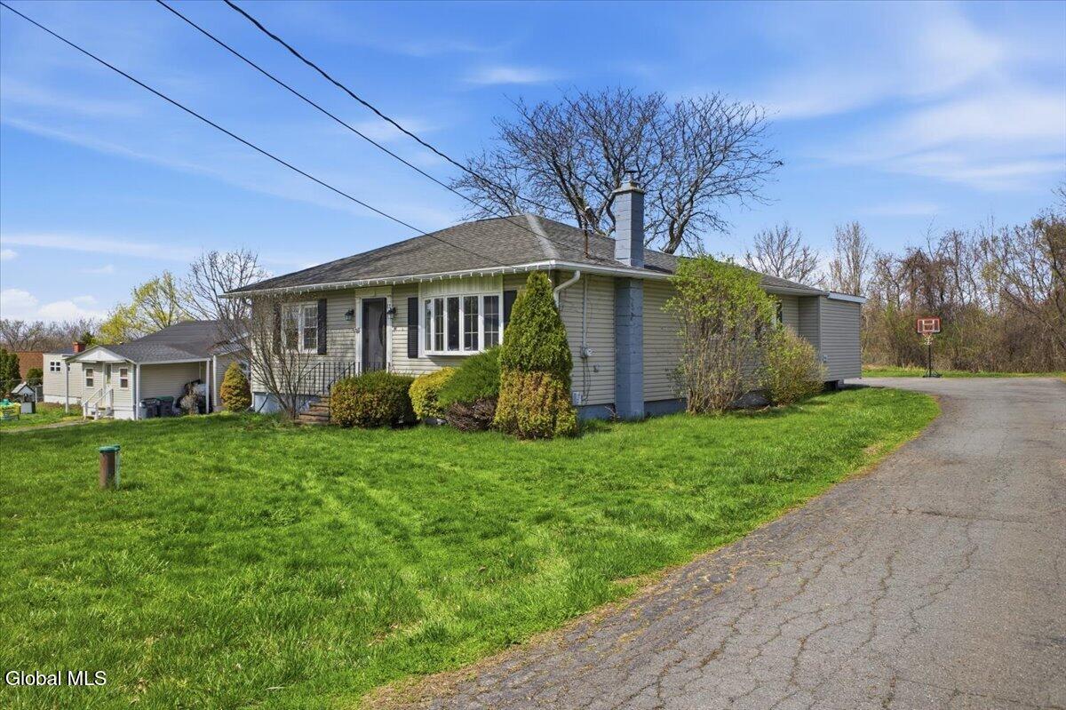 17 Doty Avenue Melrose NY 12121