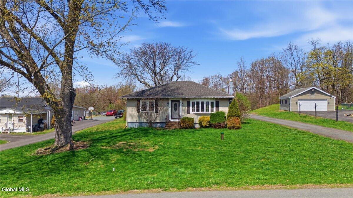 17 Doty Avenue Melrose NY 12121