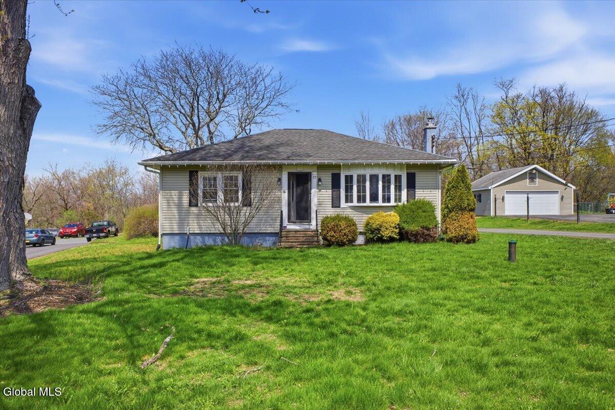 17 Doty Avenue Melrose NY 12121