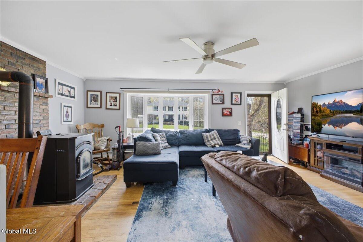 17 Doty Avenue Melrose NY 12121