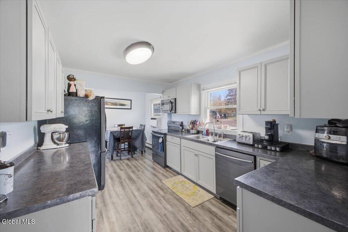 17 Doty Avenue Melrose NY 12121
