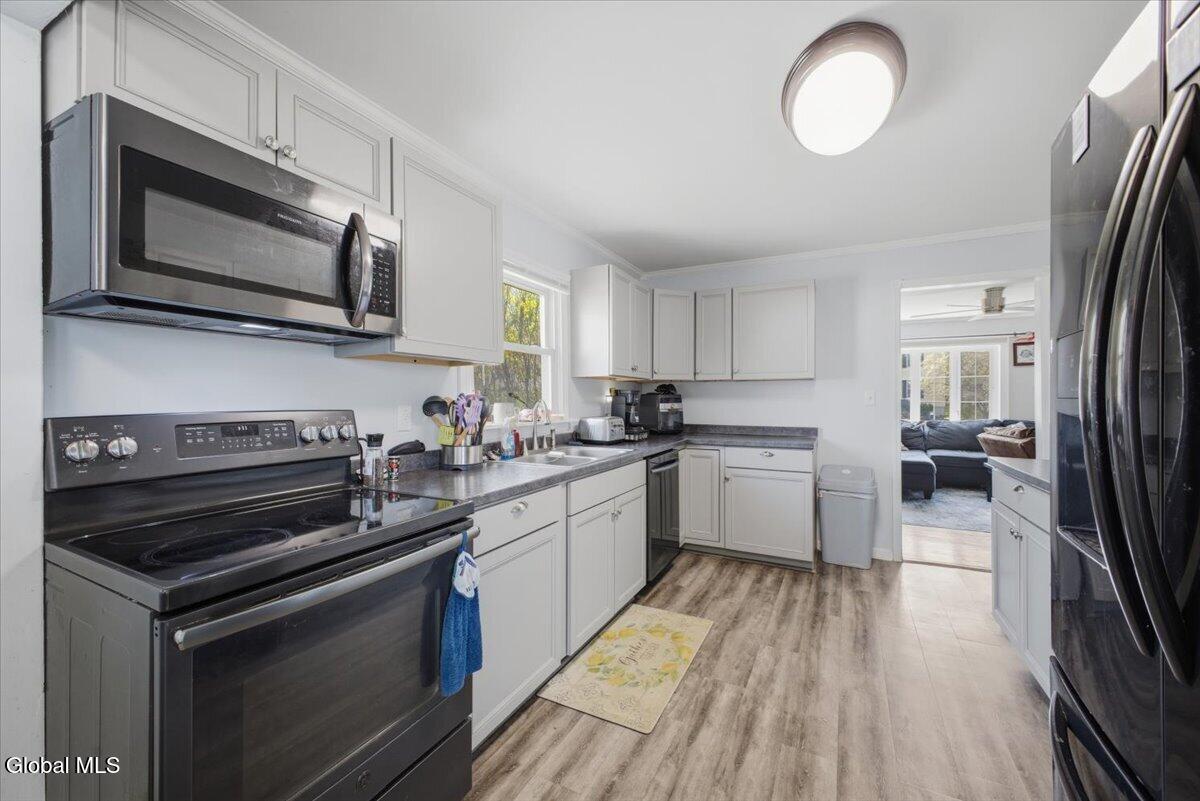 17 Doty Avenue Melrose NY 12121
