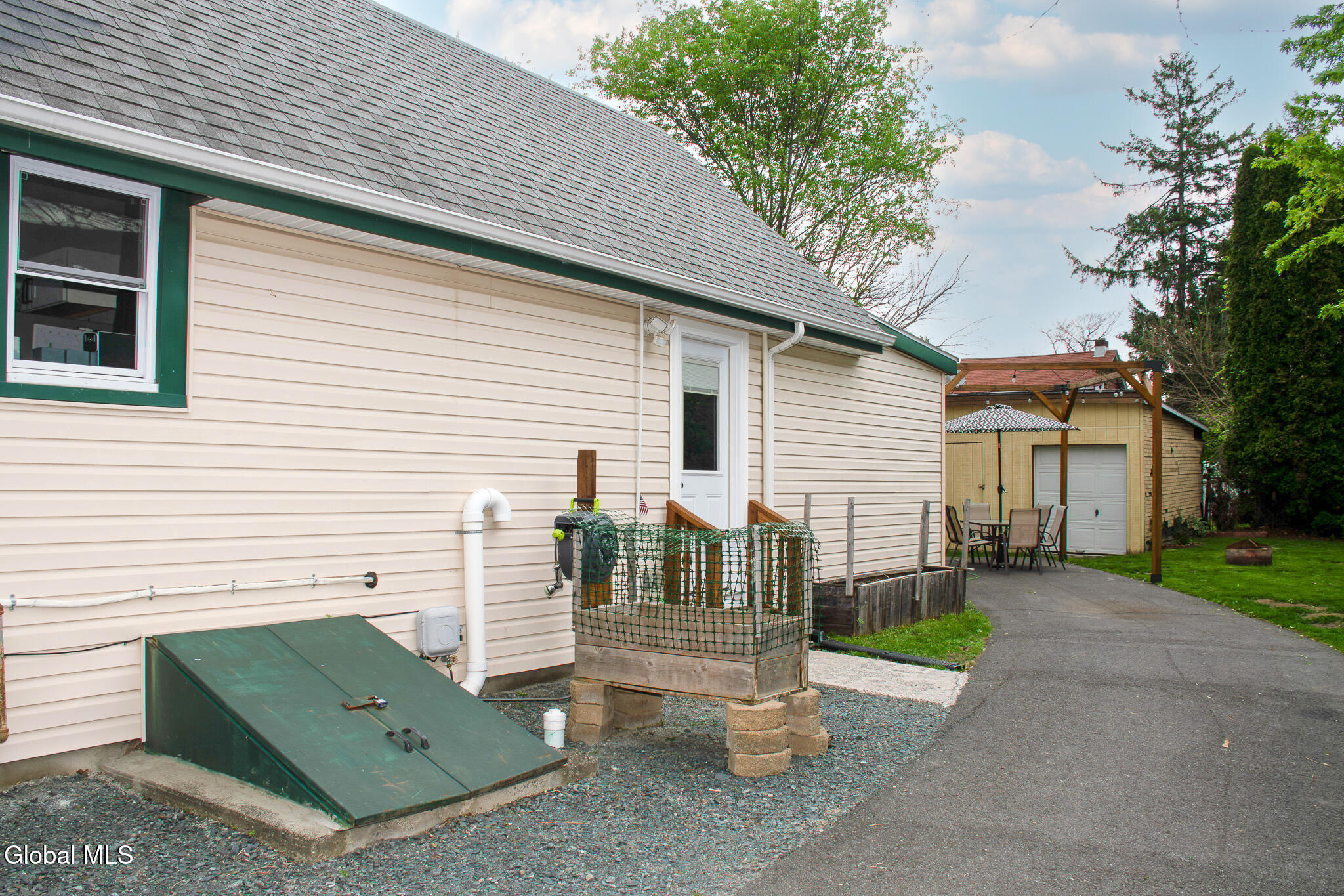 1862 8th Avenue Watervliet NY 12189
