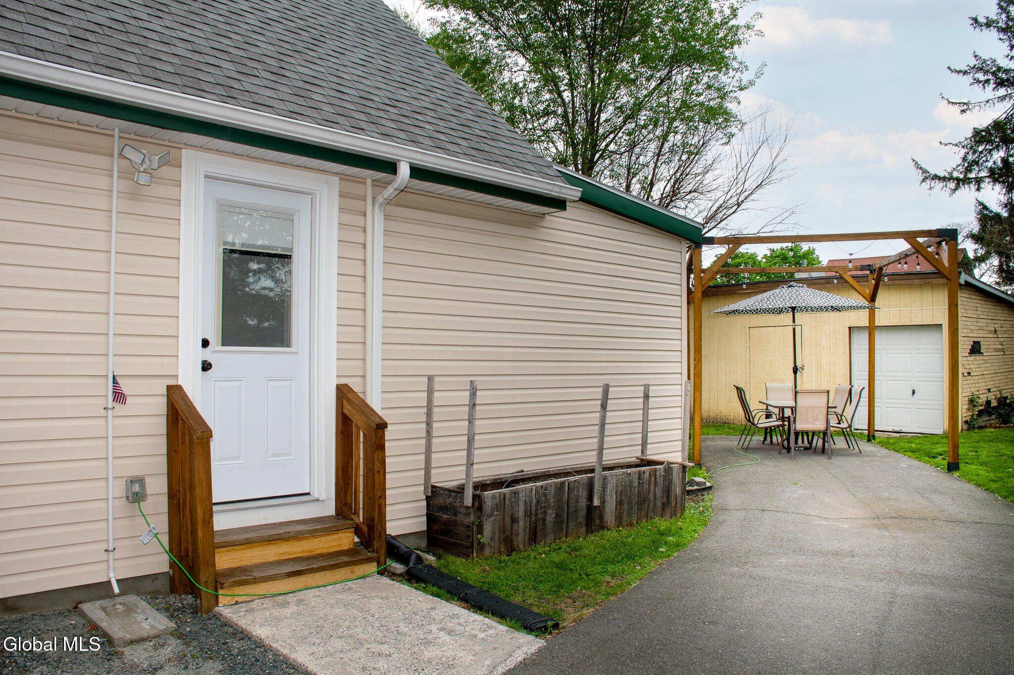 1862 8th Avenue Watervliet NY 12189