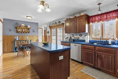 32 Halsted Lane Ravena NY 12143