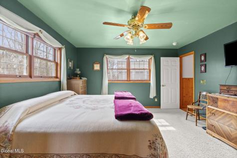 32 Halsted Lane Ravena NY 12143