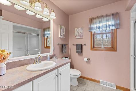 32 Halsted Lane Ravena NY 12143
