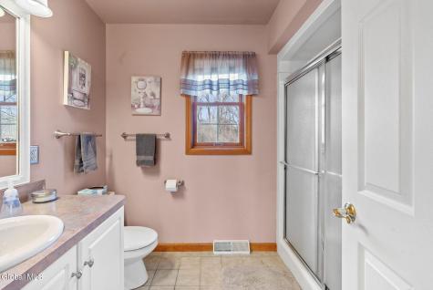 32 Halsted Lane Ravena NY 12143