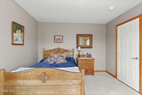 32 Halsted Lane Ravena NY 12143