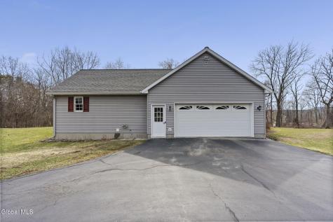 32 Halsted Lane Ravena NY 12143