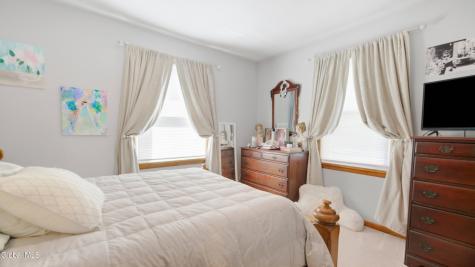 43 Wilkes Avenue Amsterdam NY 12010