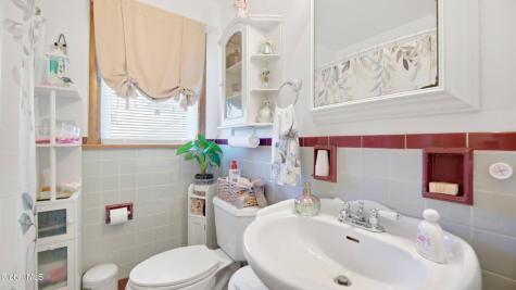 43 Wilkes Avenue Amsterdam NY 12010