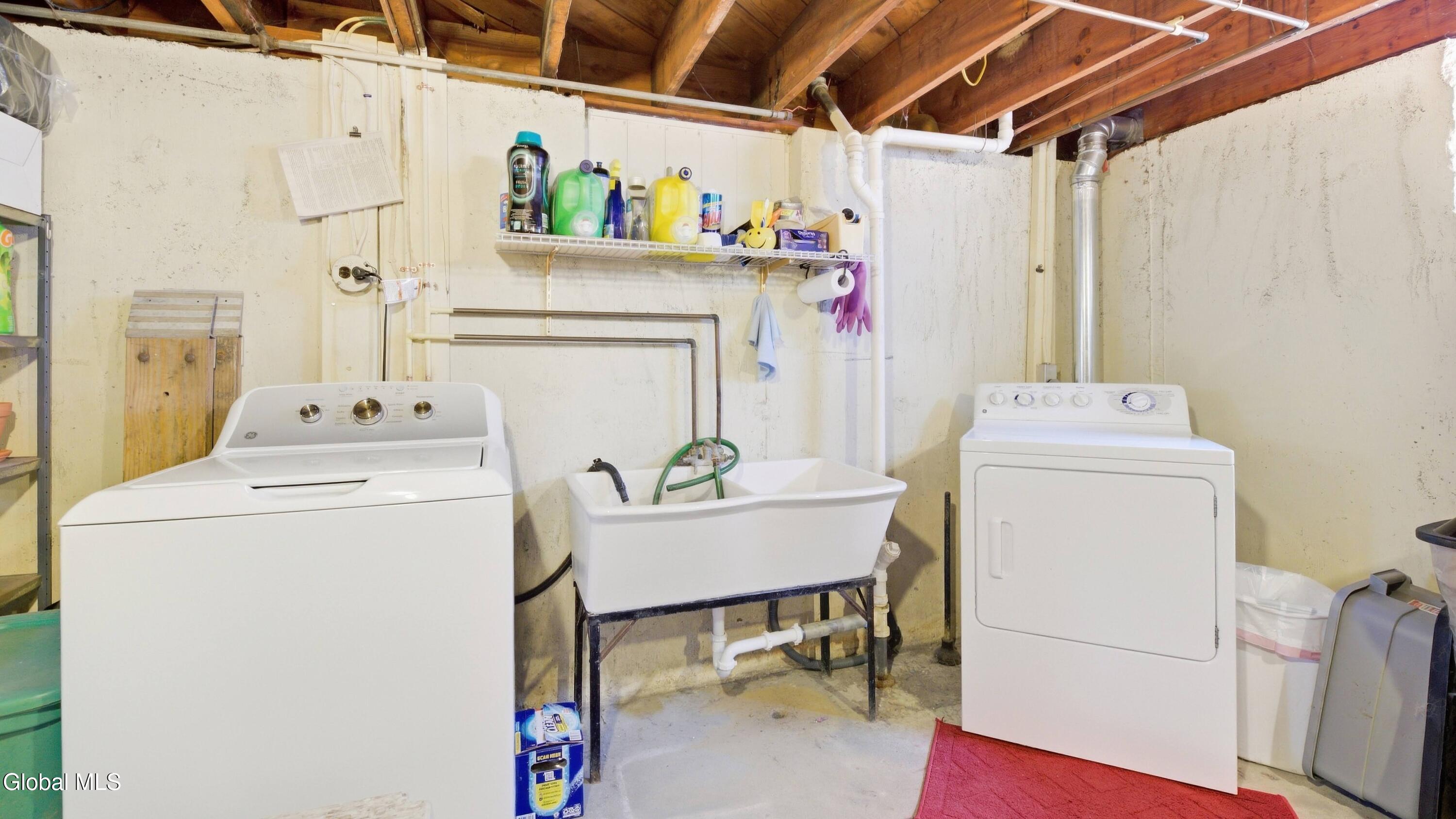 43 Wilkes Avenue Amsterdam NY 12010