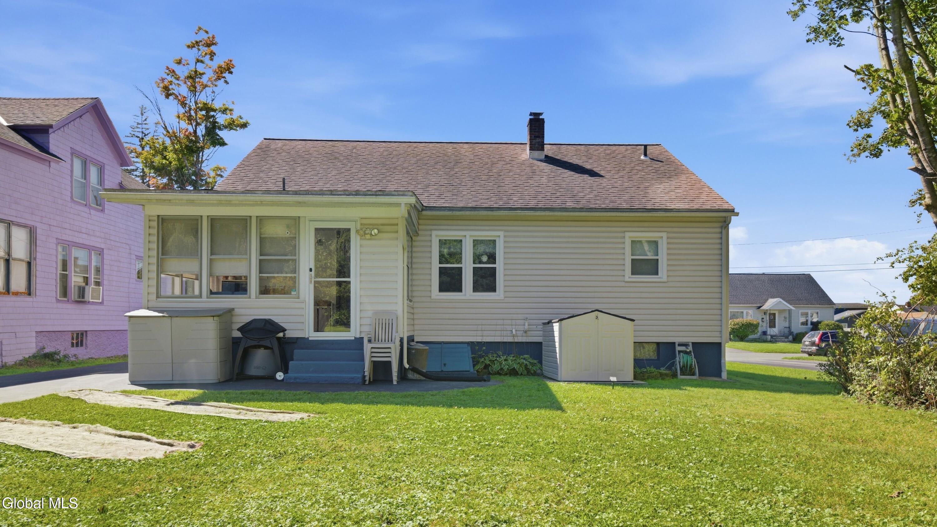 43 Wilkes Avenue Amsterdam NY 12010