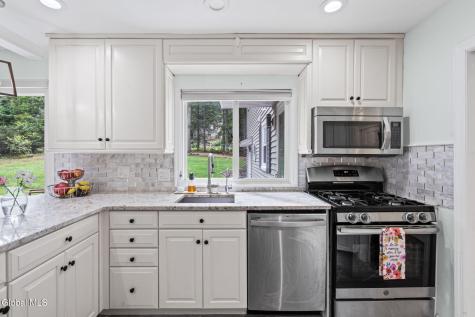 2279 Pine Ridge Road Niskayuna NY 12309