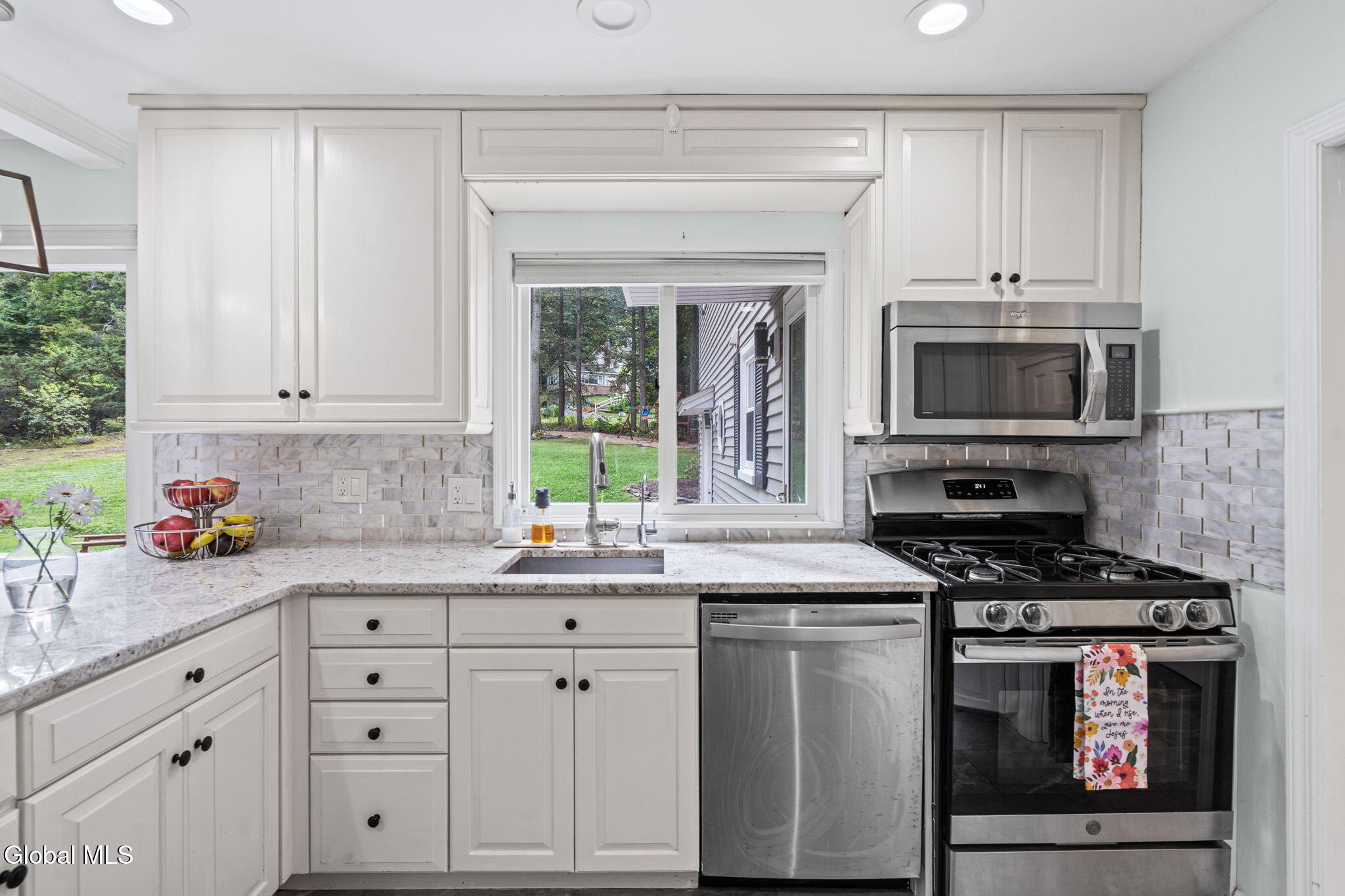 2279 Pine Ridge Road Niskayuna NY 12309
