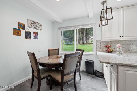 2279 Pine Ridge Road Niskayuna NY 12309
