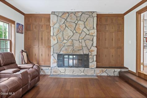 2279 Pine Ridge Road Niskayuna NY 12309
