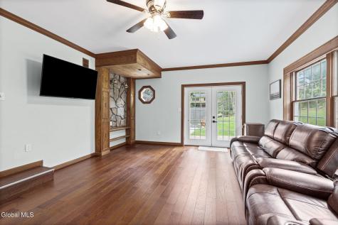2279 Pine Ridge Road Niskayuna NY 12309