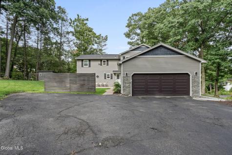 2279 Pine Ridge Road Niskayuna NY 12309