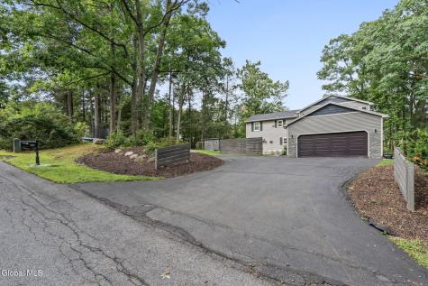 2279 Pine Ridge Road Niskayuna NY 12309