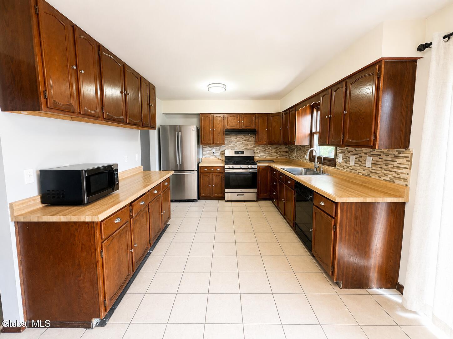 23 Mcdonald Drive Cohoes NY 12047