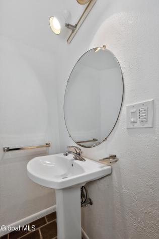 4 E Van Leuven Drive Rensselaer NY 12144