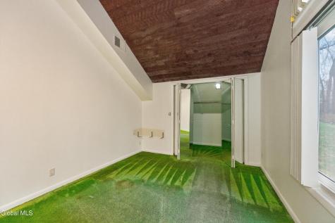 4 E Van Leuven Drive Rensselaer NY 12144