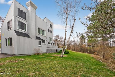4 E Van Leuven Drive Rensselaer NY 12144