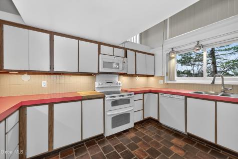 4 E Van Leuven Drive Rensselaer NY 12144