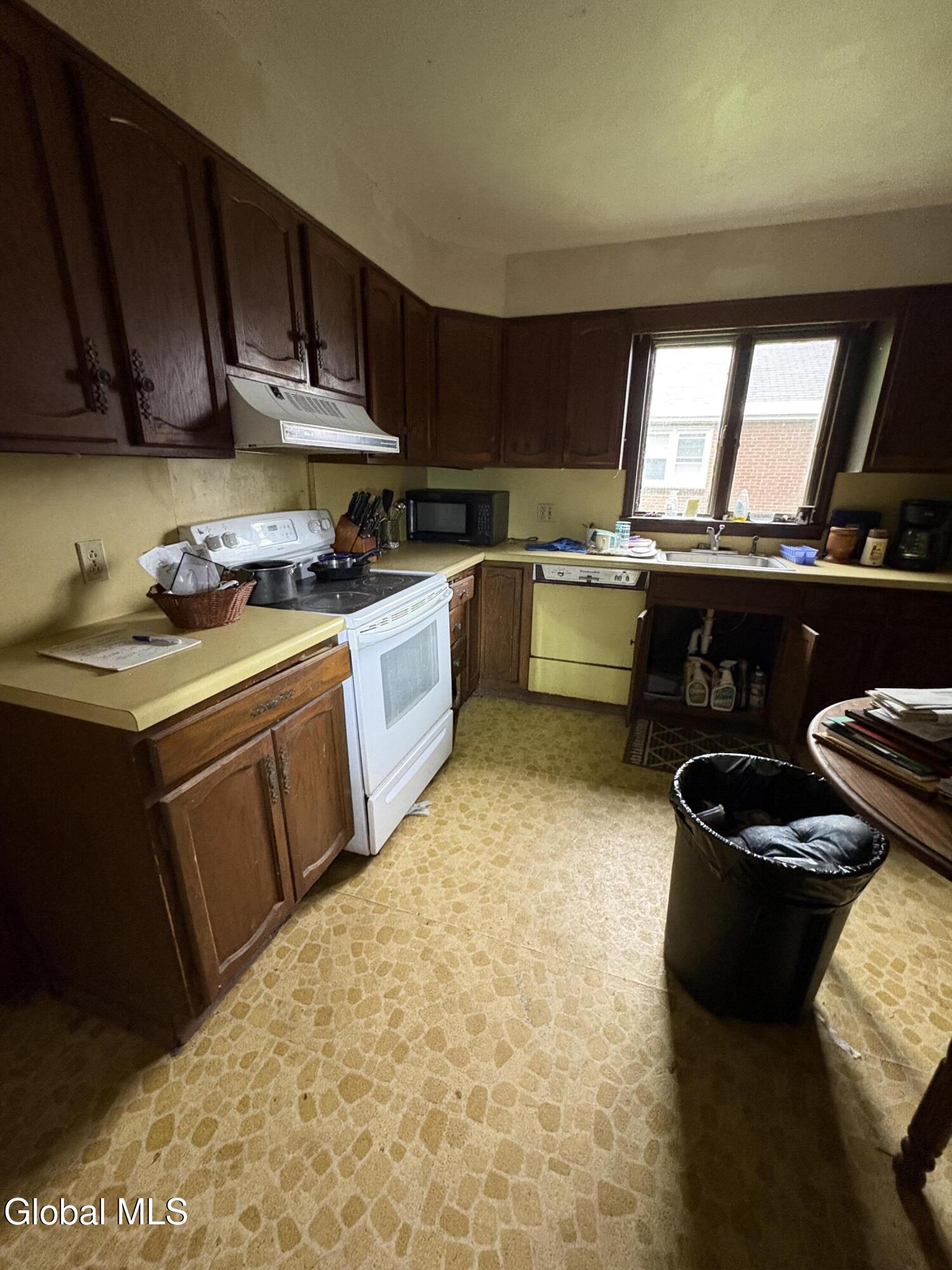 1833 Avenue A Schenectady NY 12308