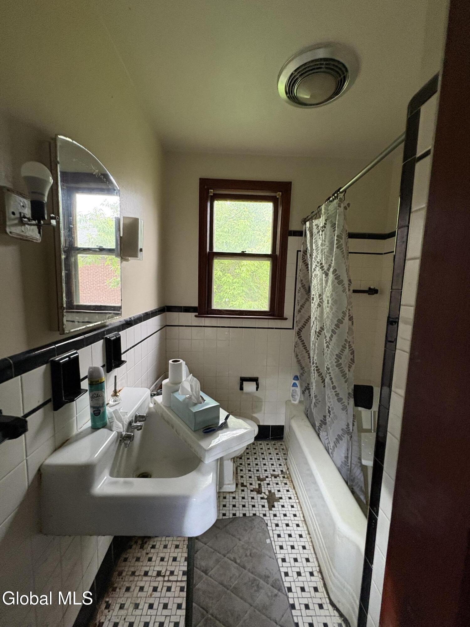 1833 Avenue A Schenectady NY 12308