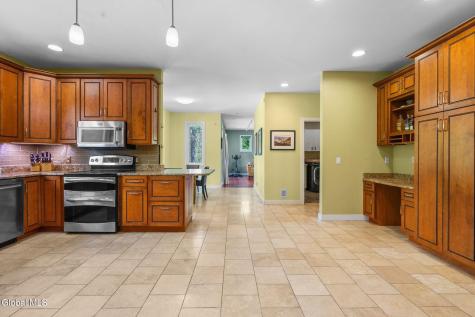 8 Fox Glove Court Wynantskill NY 12198
