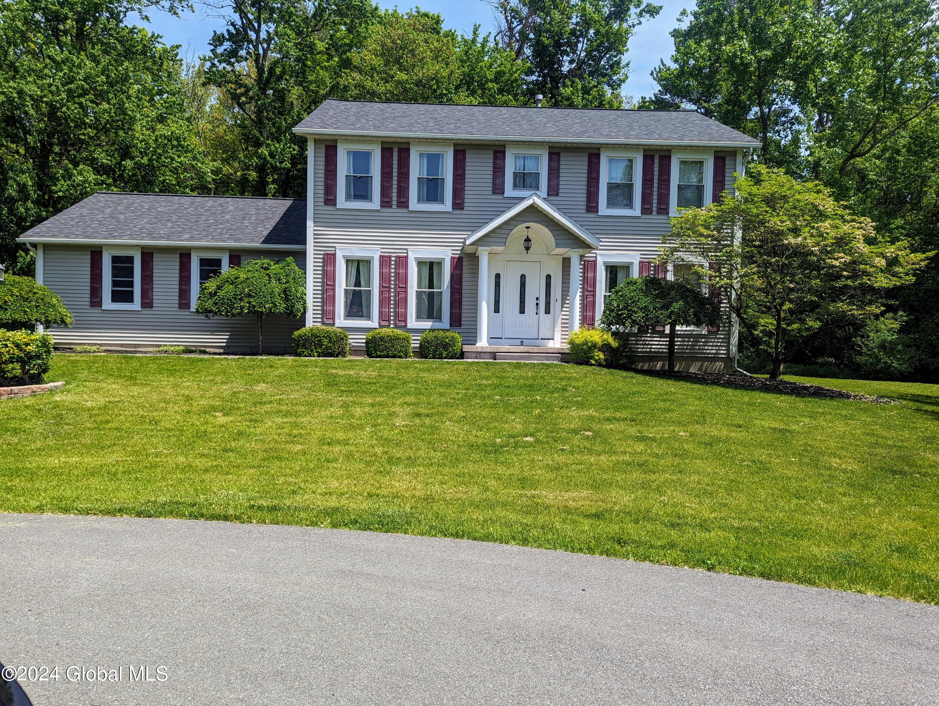 2 Delaware Court Rexford NY 12148