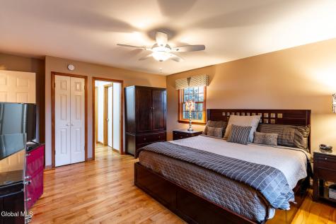 31 Woodridge Drive Loudonville NY 12211