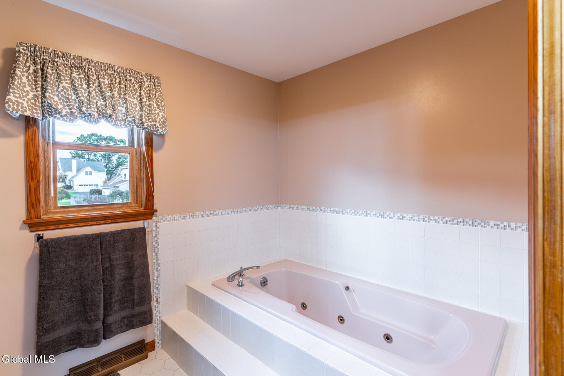 31 Woodridge Drive Loudonville NY 12211