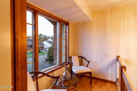 31 Woodridge Drive Loudonville NY 12211